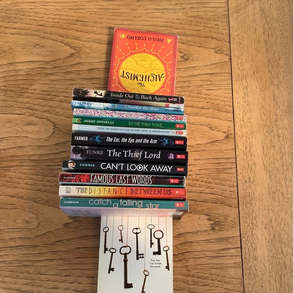 Scholastic Other - Bundle of Scholastic books
